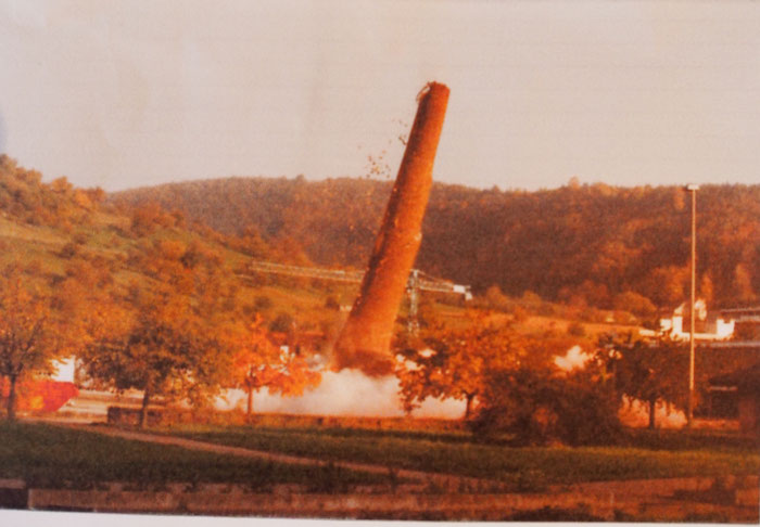 Sprengung des letzten Hochkamins 1982. Bild: Max Hofer