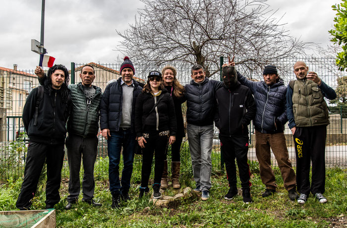 Photo de groupe, centre d'hébergement d'urgence Carcassonne, accueil de jour, 2019, Léo Derivot