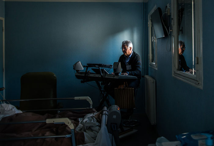 Dernières Improvisation, Reportage photographique sur la musicothérapie en soins palliatifs, Léo Derivot