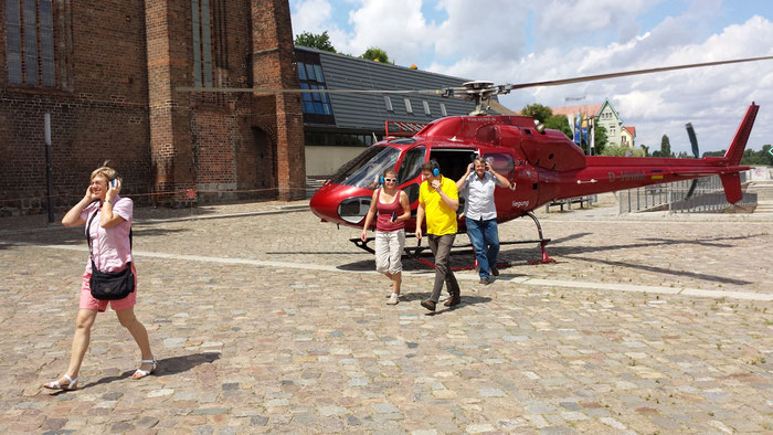 Helikopter Chartern Sky Heli Gmbh Hubschrauberdienstleistungen Fur Berlin Und Brandenburg