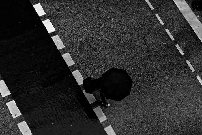 Silvergelatin filmpushers Analog HP5 APX400 Streetphotography hamburg infrafred Leica Sony Konica Streetphotographyhamburg infrafredphotography Hexanon decisivemoment