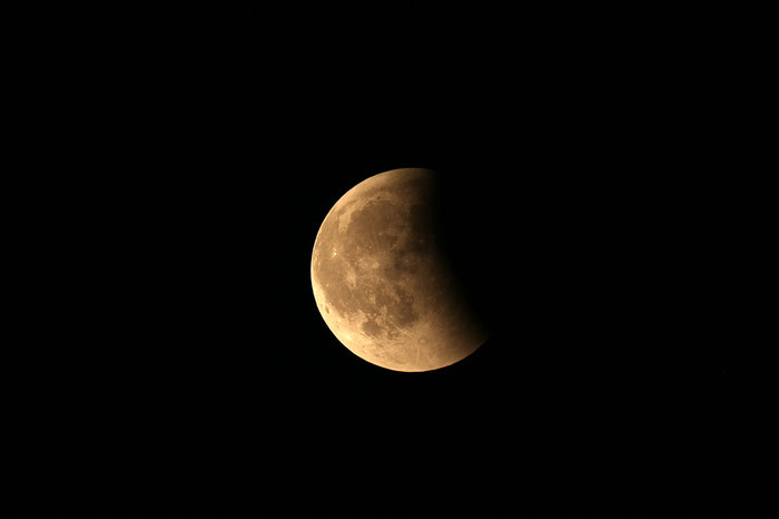 Mondfinsternis 2018 - Der partiell verfinsterte Mond um exakt 00:00 Uhr