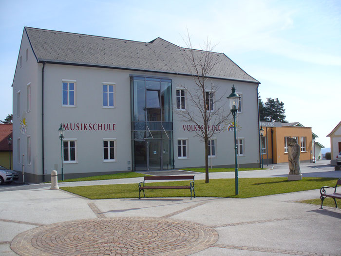 Schulhaus im Jahr 2011