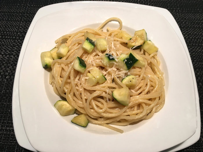 Spaghetti mit Zucchini - Food Blog Kochphilosophen