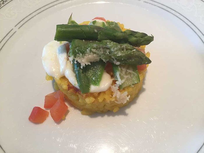 Spargel auf Risotto-Tartlette