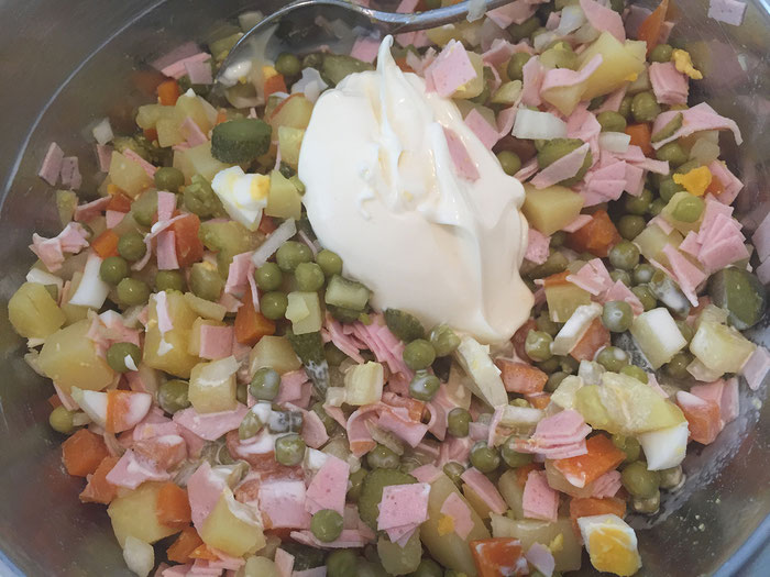russischer salat oder salat olivier food blog kochphilosophen