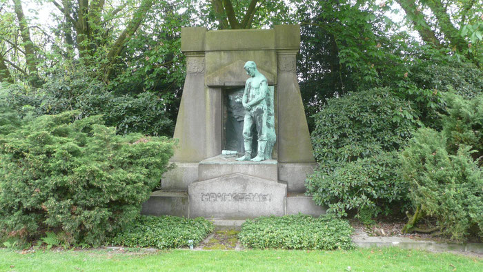 Schlagwetter-Mal auf dem Friedhof Bochum Gerthe