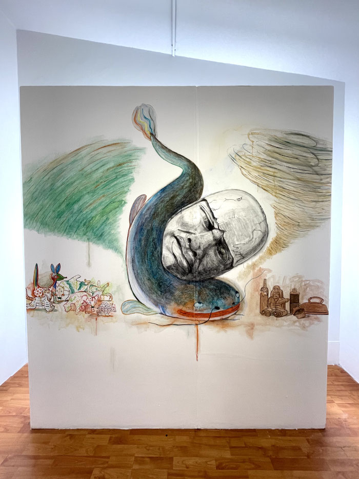 小林大悟がメキシコベラクルス州で描いたナマズと民芸品とオルメカヘッドを描いた自然災害がテーマの壁画作品