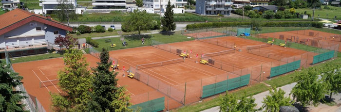8 Tennisplätze