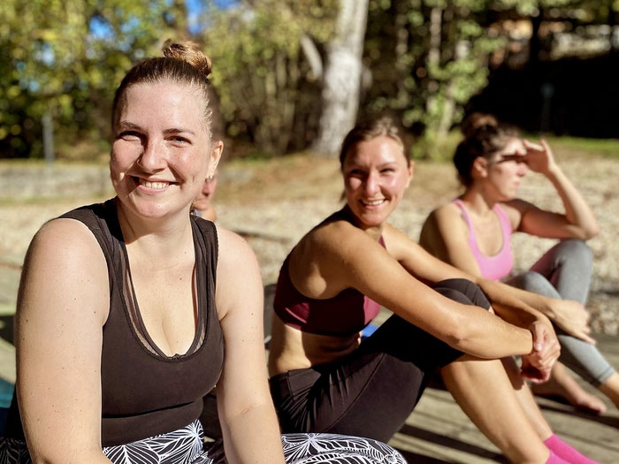 tägliches Yogaprogramm mit verschiedenen Highlights