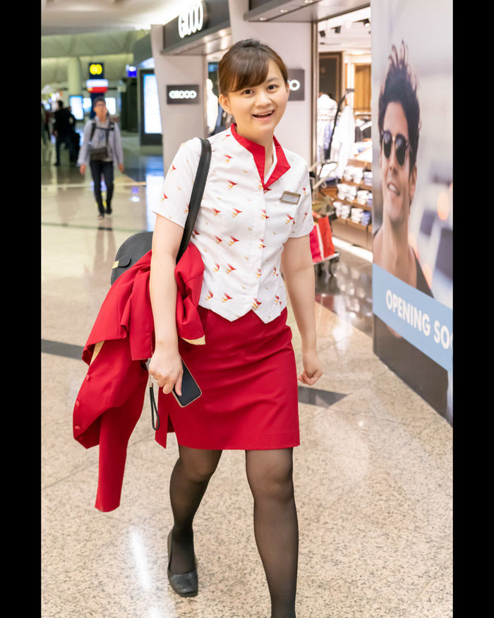 キャセイパシフィック航空　客室乗務員（CA）９代目制服 HBT_7656c-2.jpg
