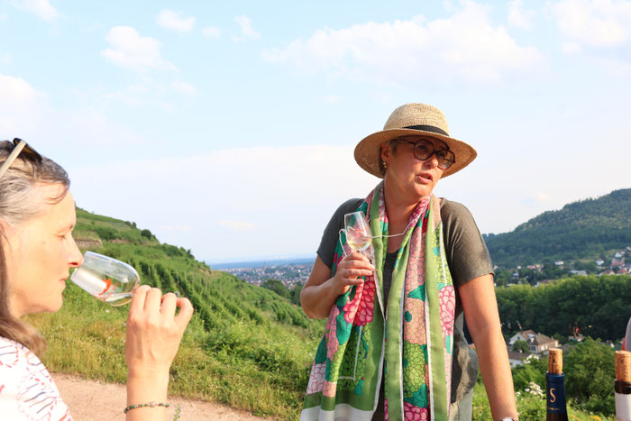 Dégustation géosensorielle dans le Grand Cru Kitterlé avec le Domaine Dirler-Cadé et le Pays d'Art et d'Histoire de la Région de Guebwiller - juillet 2024 ( photographie : Cécile Modanese) 