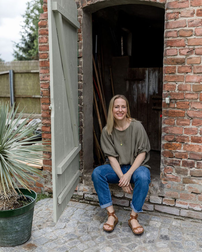 Alexa von Heyden in ihrem Haus auf dem Land