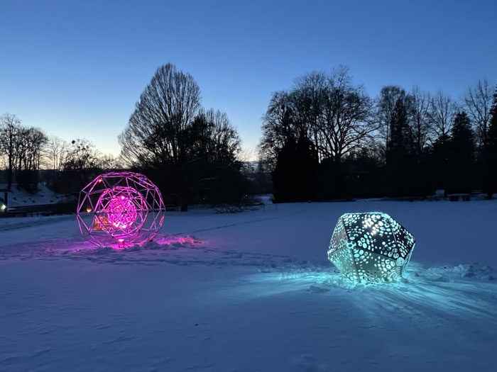 Lichtloch im Schnee