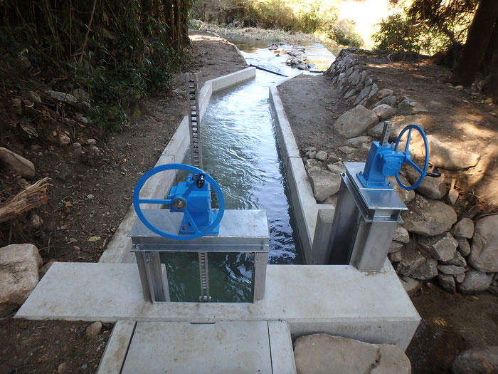 松隈小水力発電所取水口、改修後　リヴ―ビレッジ提供