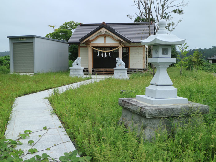 再建された双葉町八幡神社、合祭殿併設