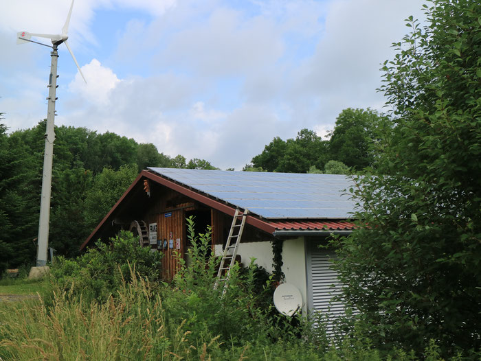 Paulusmühleさんの風車と太陽光パネル