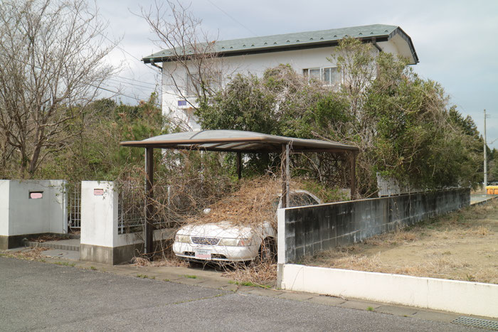 2023.3.29撮影　富岡町大菅のあるお宅、車は12年間ここにあった
