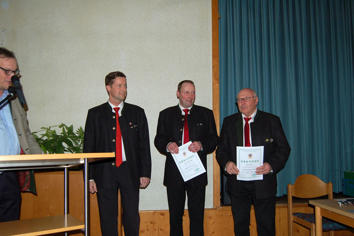 Für 10 Jahre: Jörg Ellenberger. Für 15 Jahre: Ralf Löber, Georg Obach.