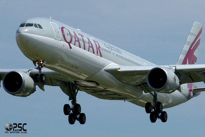 A7-AEC A330-302E 659 Qatar Airways @ London Heathrow Airport 12.06.2014 © Piti Spotter Club Verona