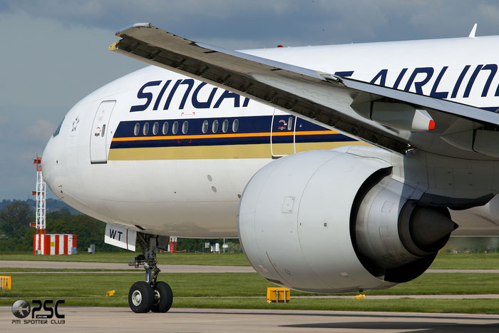 9V-SWT B777-312ER 34585/759 Singapore Airlines @ Manchester Airport 13.05.2014 © Piti Spotter Club Verona