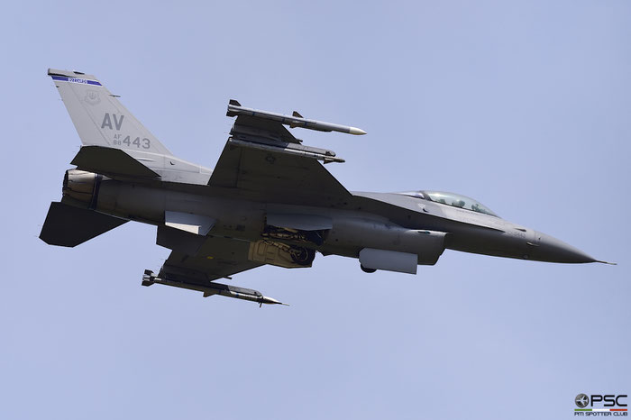 88-0443  AV  F-16CM-40-CF  1C-45  510th FS © Piti Spotter Club Verona 
