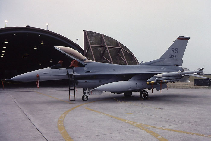 89-2137  AV  F-16CM-40-CF  1C-290  555th FS © Piti Spotter Club Verona 