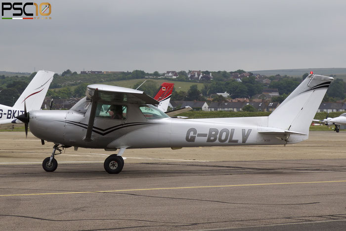G-BOLV (London Flight Centre (Stansted) Ltd) Cessna 152 @ Brighton City Airport ©  2022 Piti Spotter Club Verona