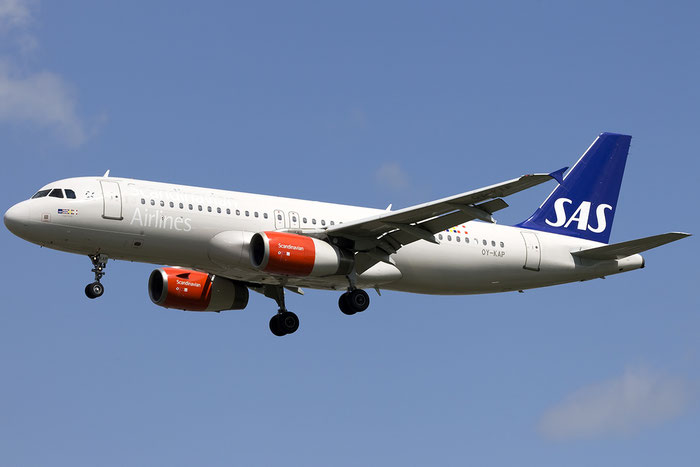 OY-KAP A320-232 3086 SAS Scandinavian Airlines - Scandinavian Airlines System @ London Heathrow Airport 13.05.2015 © Piti Spotter Club Verona