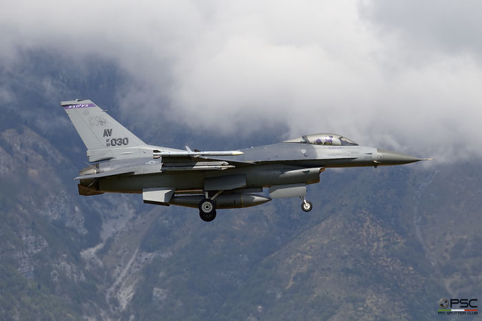 89-2030  AV  F-16CM-40-CF  1C-183  510th FS © Piti Spotter Club Verona 
