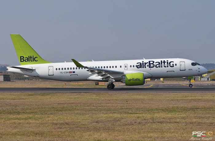 YL-CSH  CS300  55016  airBaltic  @ Aeroporto di Verona  03 2022 © Piti Spotter Club Verona