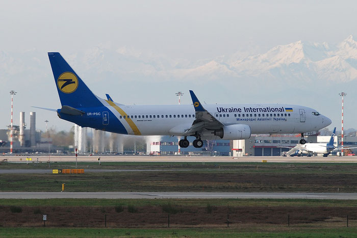 UR-PSC B737-8HX 29662/3182 Ukraine International Airlines @ Milano Malpensa Airport 23.11.2014 © Piti Spotter Club Verona