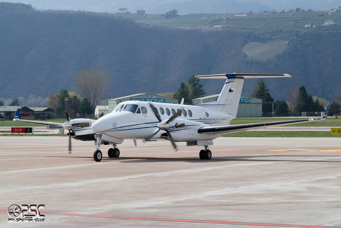 OK-HLB Beech 350 FL-557 Aerotaxi s.r.o. @ Aeroporto di Bolzano © Piti Spotter Club Verona