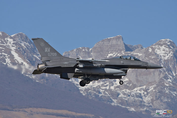 90-0709  AV  F-16CM-40-CF  1C-317  510th FS © Piti Spotter Club Verona 
