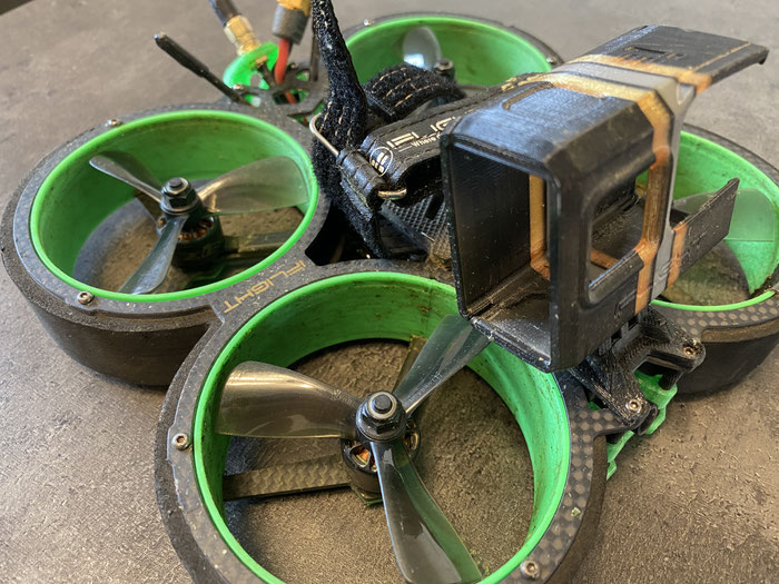 Hélices bullnose sur un cinewhoop green hornett