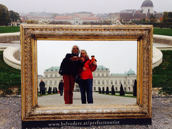 Die Reisegruppe vor dem oberen Schloß Belvedere