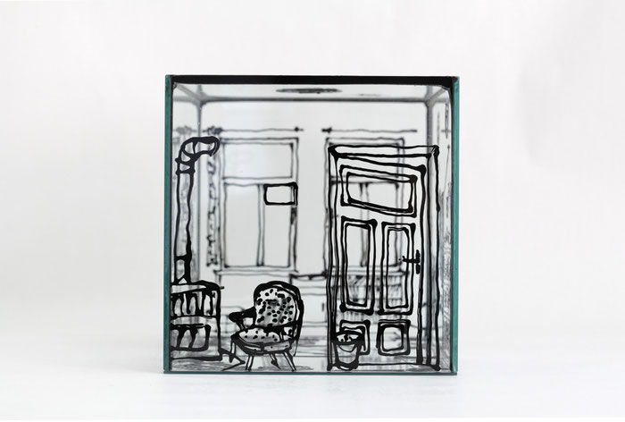 1. OG links Zimmer hinten rechts . 2014 . Windowcolor auf Glas . 20 x 20 x 30 cm . Detail