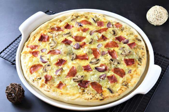 Pizza Bianca auf der White Lady von Pampered Chef