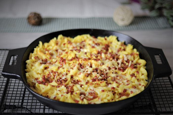 Käsespätzle oder Spätzle Speck Gratin in der 30 cm großen gusseisernen Pfanne von Pampered Chef im Onlineshop bestellen