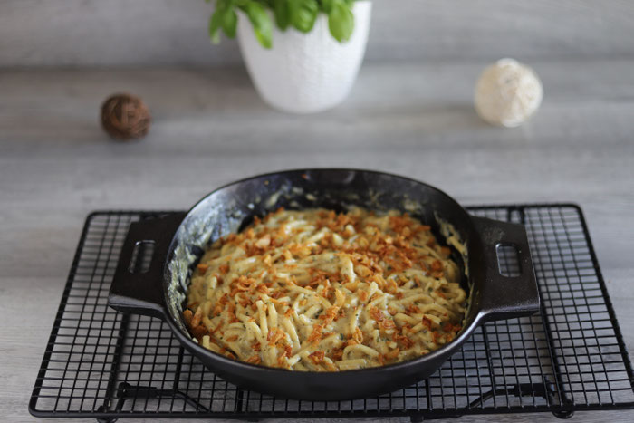 Käsespätzle aus der mittleren gusseisernen Pfanne von Pampered Chef im Onlineshop bestellen
