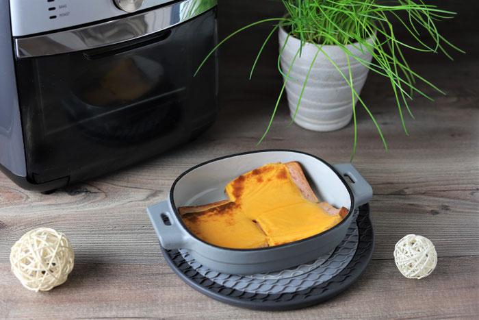 Pampered Chef Air Fryer im Onlineshop kaufen - Leberkäse überbacken