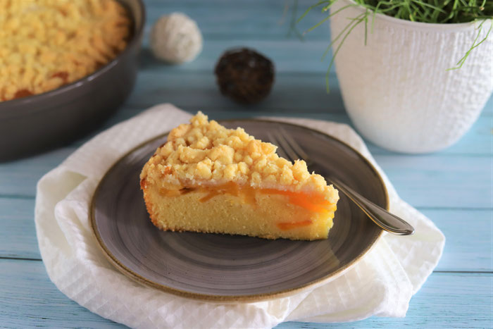 Pfirsich-Streusel-Kuchen aus der Stoneware rund