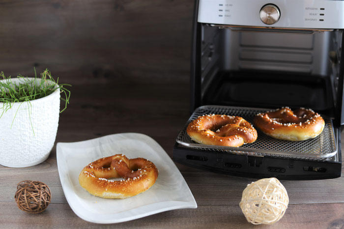 Aufback-Brezen im Deluxe Airfryer von Pampered Chef aus dem Pampered Chef Onlineshop