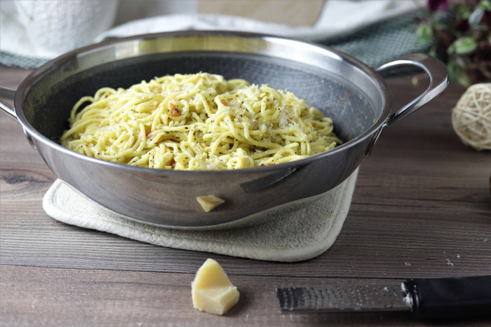 Edelstahl Wokpfanne mit Spaghetti aglio olio aus dem Pampered Chef Onlineshop