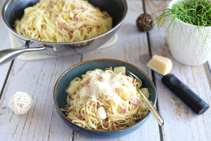 Edelstahl Wokpfanne mit Spaghetti und weißem Spargel aus dem Pampered Chef Onlineshop