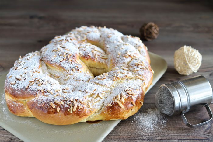 Neujahrsgebäck Hefezopf Hefekranz Hefebreze zu Neujahr auf dem Zauberstein aus dem Pampered Chef Onlinehop
