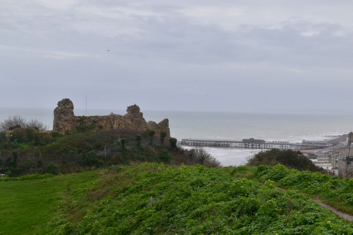 Hastings Castle und Pier