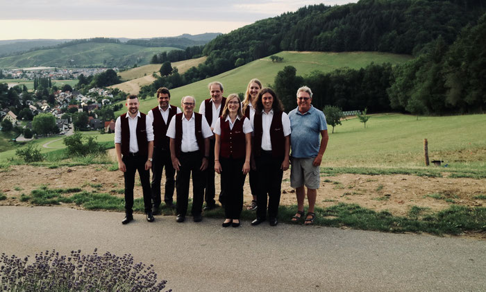 (v. l.): Marcel Drayer, Harald Ruf, Bernhard Schill, Christian Ruf, Kerstin Hug, Nadine Ruff, Fabian Hug und Holger Herzberg.