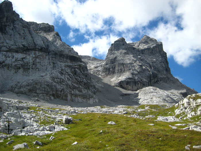 Der "Rachen", Aufstiegsweg zur Sulzfluh von "Auf den Bänken" aus gesehen.
