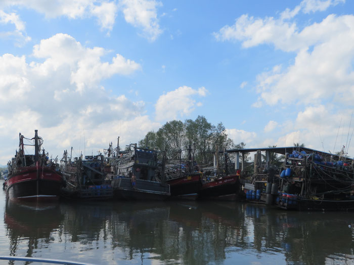 le port de Ranong avant de prendre le bateau pour les iles